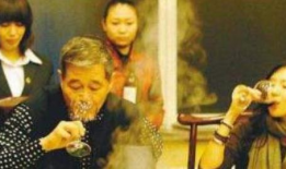 爆料赵本山爱喝酒视频在线观看,揭秘小品大王背后的饮酒生活